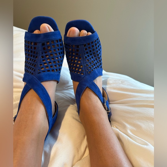 NWOT Vince Camuto royal blue heels - Picture 15 of 16